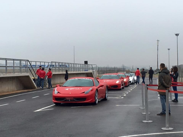 Ferraris en fila
